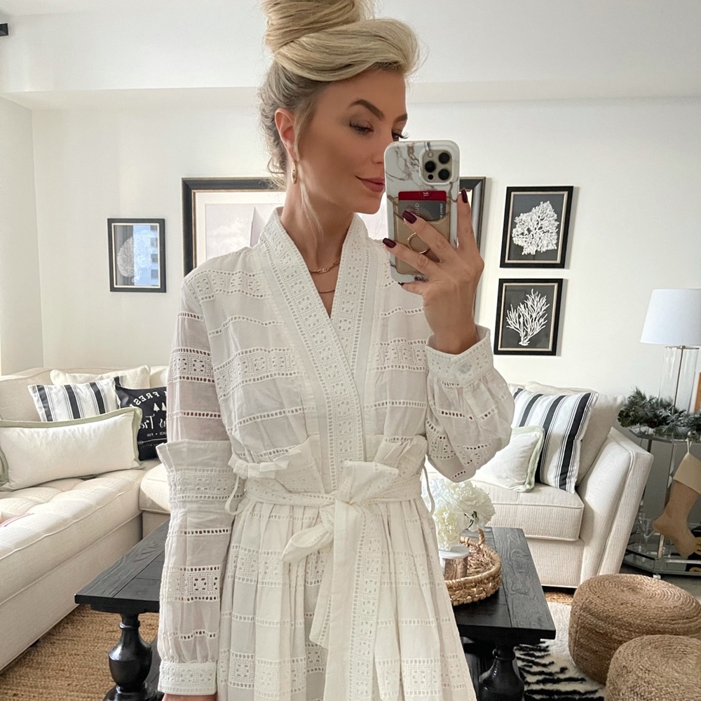 Detailed white wrap dress - Picture 3 of 4
